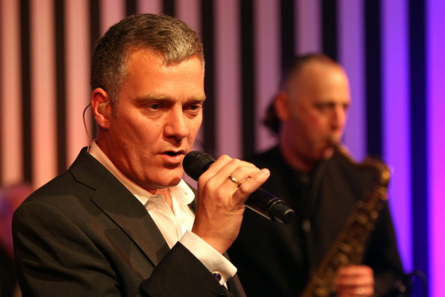 Ton Rust singer with Saxophonist in background