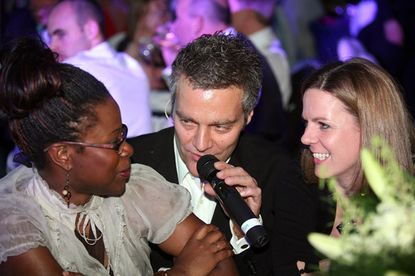 Tom Rust singing to two ladies